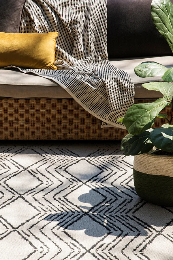 PYLON WHITE WITH BLACK Rug & Runner