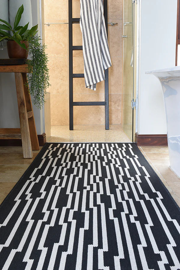 CIRCUIT BLACK Reversible Rug & Runner