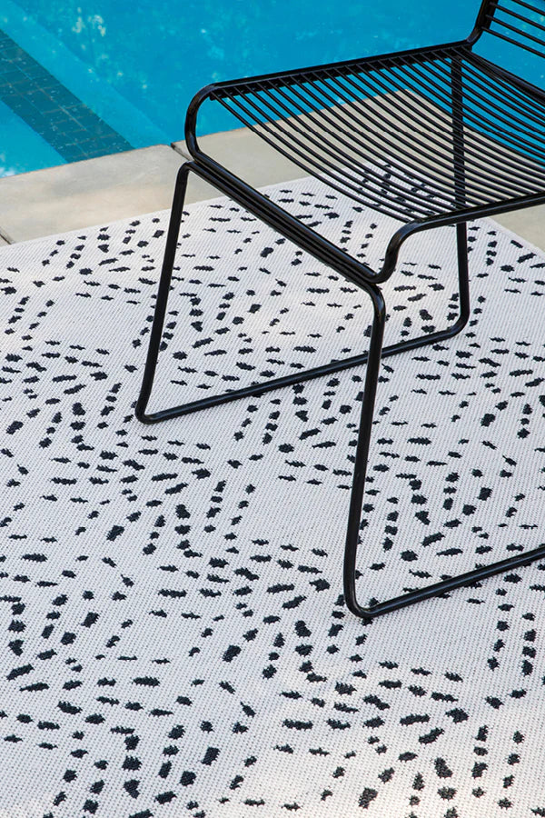 TUMZI WHITE WITH BLACK Rug & Runner